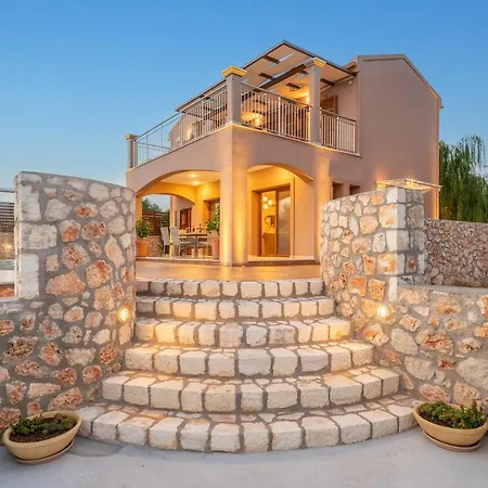 Cleopatra Villa