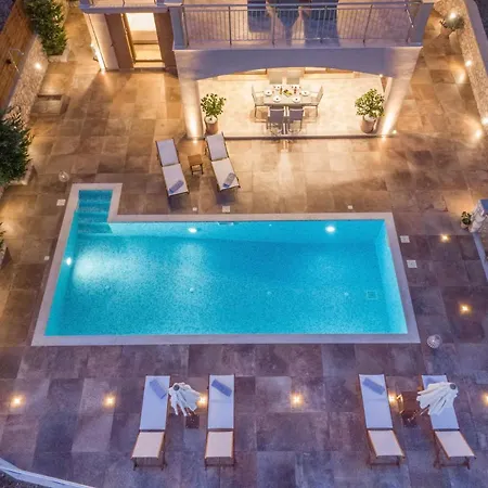 Cleopatra Villa *